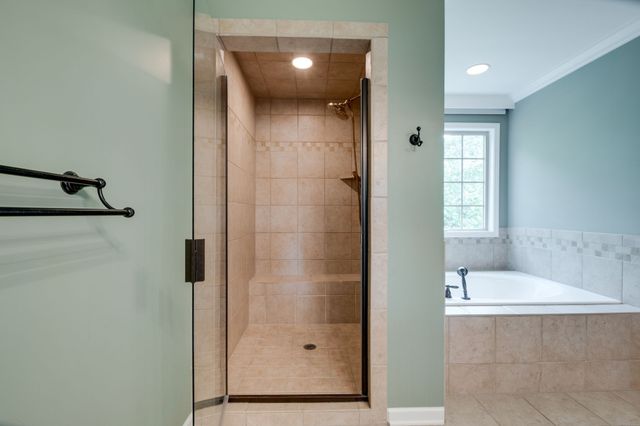 182 Cherokee Rd, Hendersonville, TN 37075