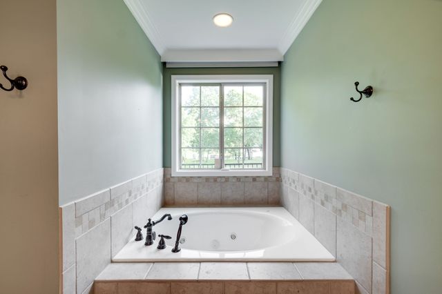 182 Cherokee Rd, Hendersonville, TN 37075