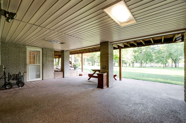182 Cherokee Rd, Hendersonville, TN 37075