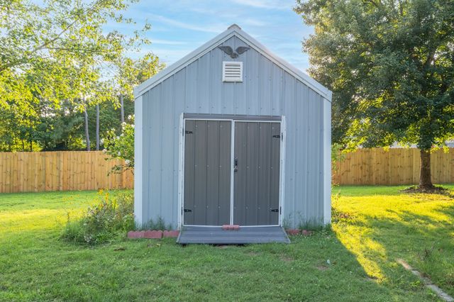 182 Cherokee Rd, Hendersonville, TN 37075