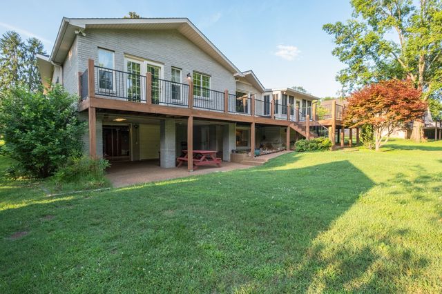 182 Cherokee Rd, Hendersonville, TN 37075