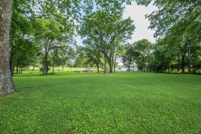 182 Cherokee Rd, Hendersonville, TN 37075