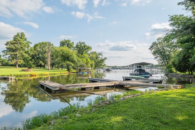 182 Cherokee Rd, Hendersonville, TN 37075