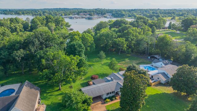 182 Cherokee Rd, Hendersonville, TN 37075