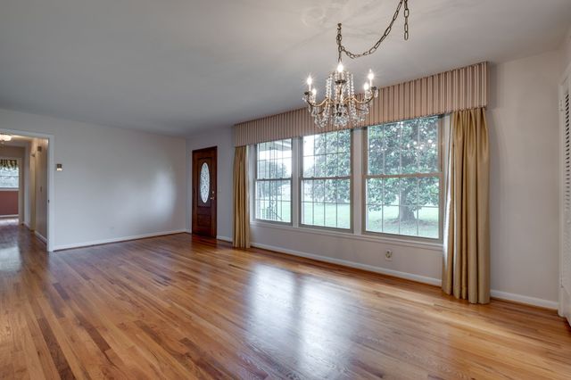 182 Cherokee Rd, Hendersonville, TN 37075