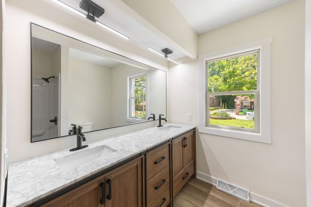 6619 Sunset Terrace, Windsor Heights, IA 50324