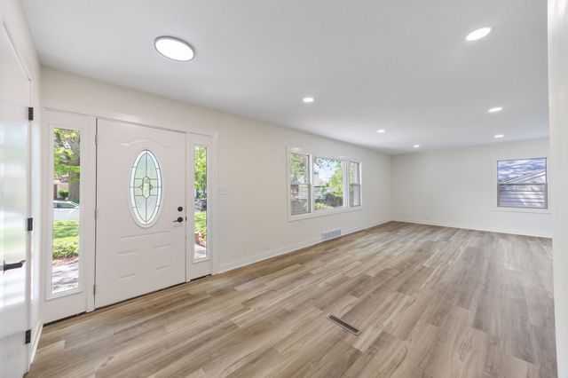 6619 Sunset Terrace, Windsor Heights, IA 50324