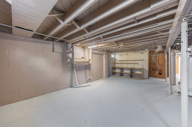 6619 Sunset Terrace, Windsor Heights, IA 50324