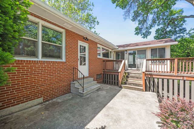 6619 Sunset Terrace, Windsor Heights, IA 50324