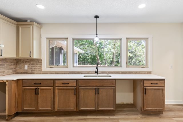 6619 Sunset Terrace, Windsor Heights, IA 50324