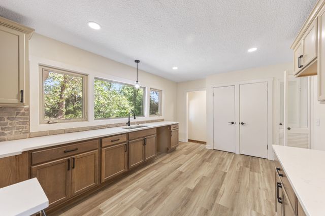 6619 Sunset Terrace, Windsor Heights, IA 50324
