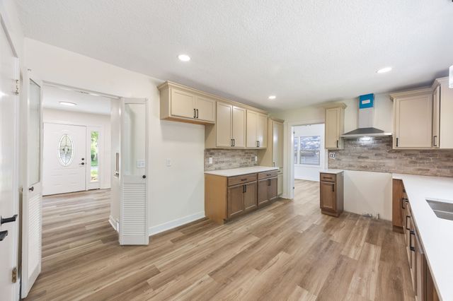 6619 Sunset Terrace, Windsor Heights, IA 50324