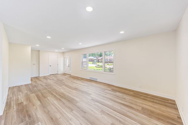 6619 Sunset Terrace, Windsor Heights, IA 50324