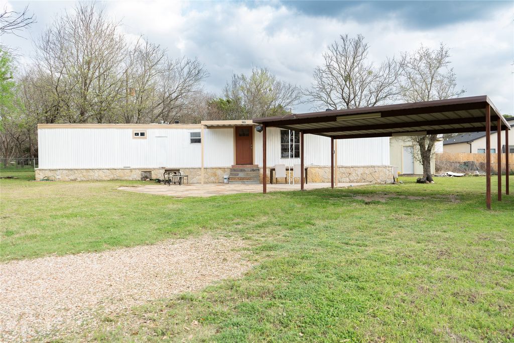 903 Battle Creek Road, Granbury, TX 76048