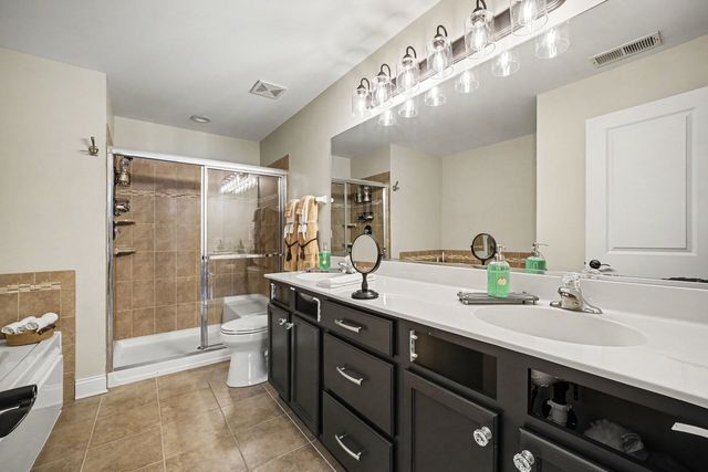10621 Dani Lane 40621, Orland Park, IL 60462