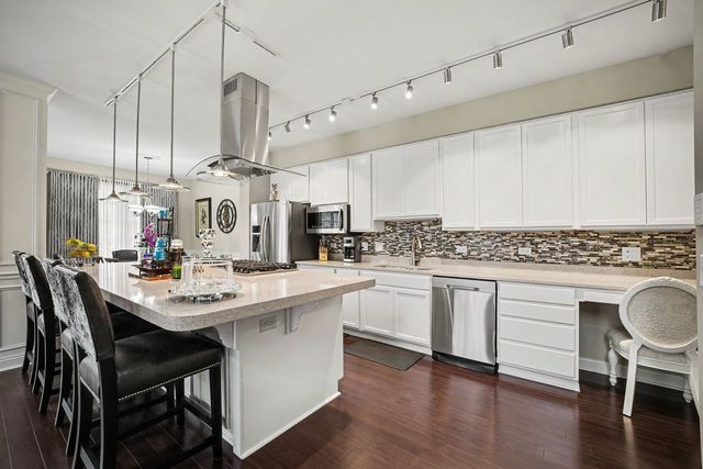 10621 Dani Lane 40621, Orland Park, IL 60462