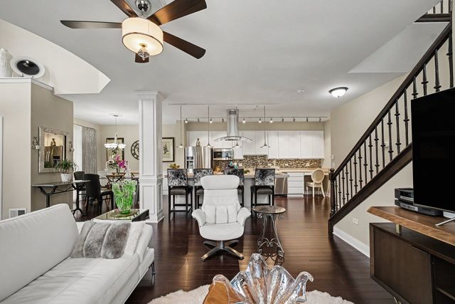 10621 Dani Lane 40621, Orland Park, IL 60462