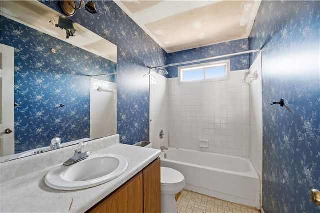 1044 Autumn Crest Court, Stone Mountain, GA 30083