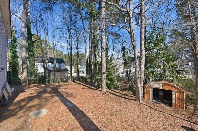 1044 Autumn Crest Court, Stone Mountain, GA 30083