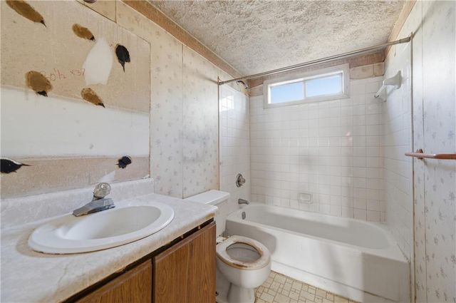 1044 Autumn Crest Court, Stone Mountain, GA 30083