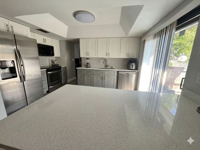 3931 SW 84th Ter, Davie, FL 33328