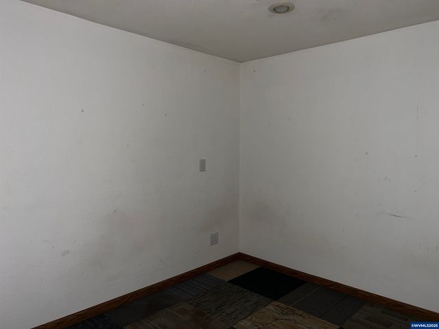 1083 N Douglas Av, Stayton, OR 97383