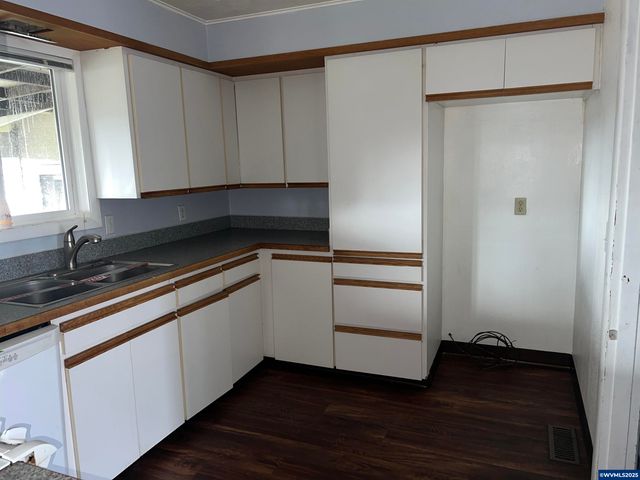 1083 N Douglas Av, Stayton, OR 97383