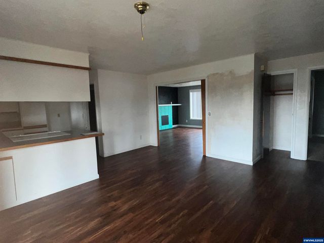 1083 N Douglas Av, Stayton, OR 97383