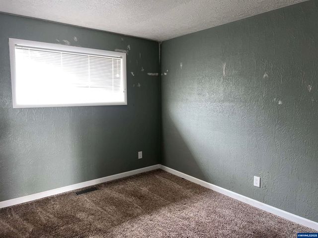 1083 N Douglas Av, Stayton, OR 97383