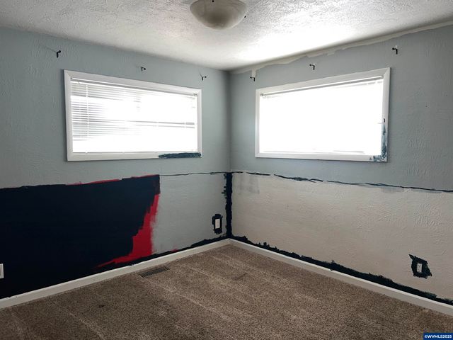 1083 N Douglas Av, Stayton, OR 97383