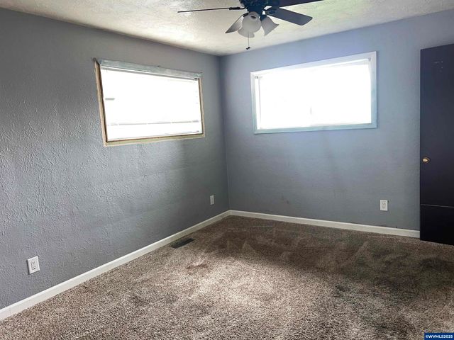 1083 N Douglas Av, Stayton, OR 97383