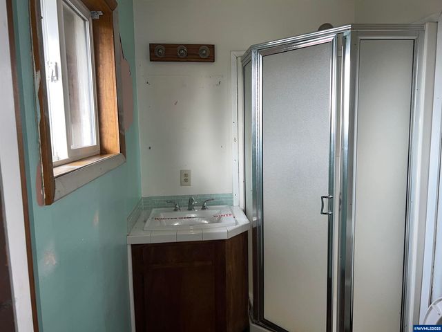 1083 N Douglas Av, Stayton, OR 97383