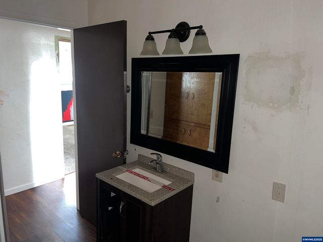 1083 N Douglas Av, Stayton, OR 97383