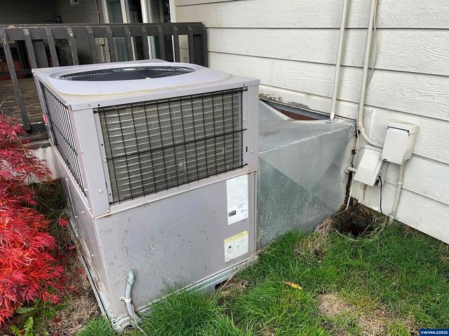 1083 N Douglas Av, Stayton, OR 97383