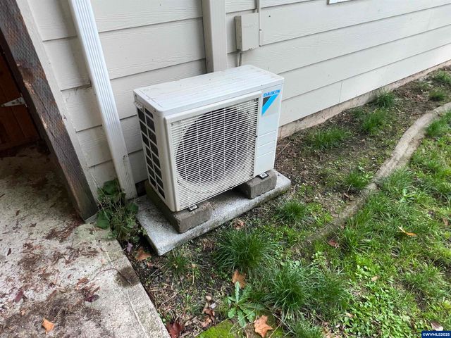 1083 N Douglas Av, Stayton, OR 97383