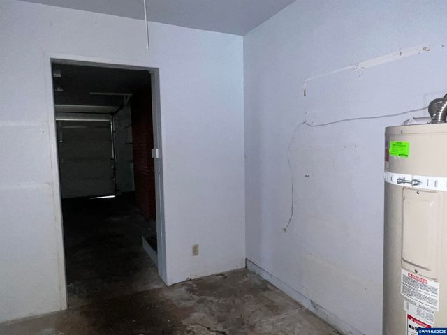 1083 N Douglas Av, Stayton, OR 97383