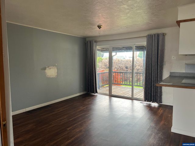 1083 N Douglas Av, Stayton, OR 97383