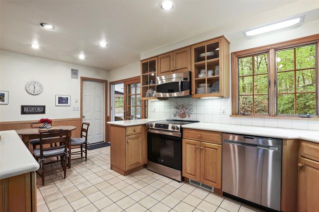 15 Cartway Lane E, Bedford, NY 10506