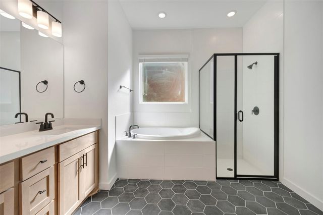 129 Bishop Wood RD, Dripping Springs, TX 78620