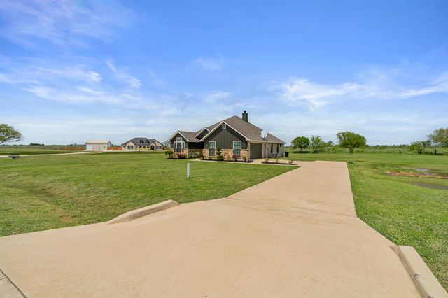 160 Grays Creek Circle, Alma, TX 75119