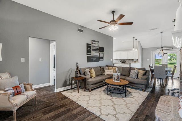 160 Grays Creek Circle, Alma, TX 75119