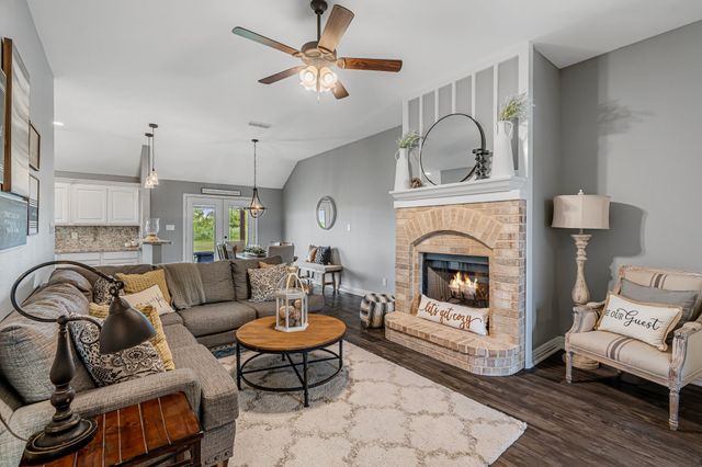 160 Grays Creek Circle, Alma, TX 75119