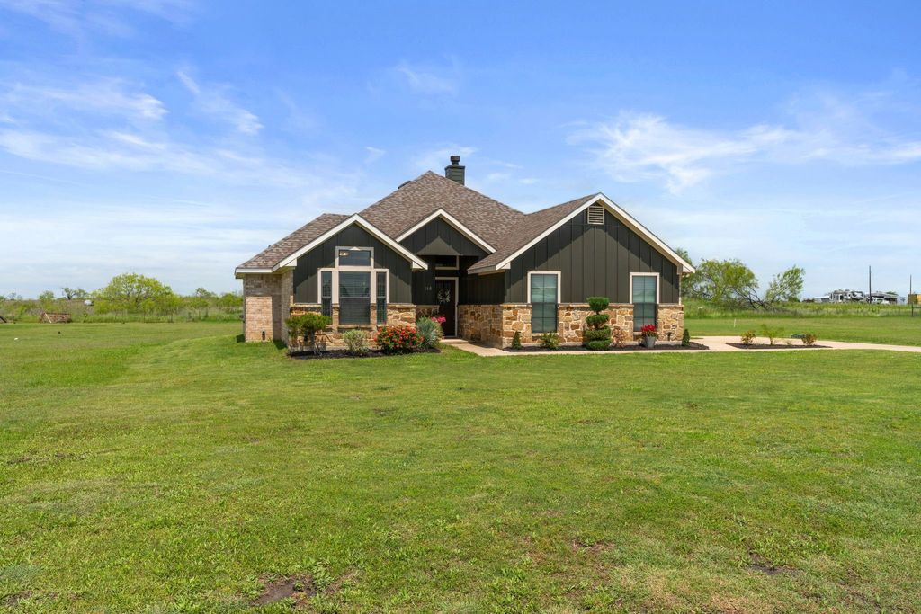 160 Grays Creek Circle, Alma, TX 75119
