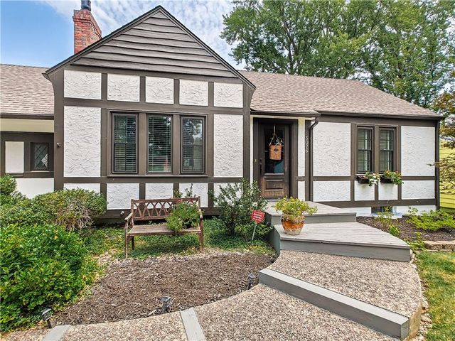 5026 W 72nd Terrace, Prairie Village, KS 66208