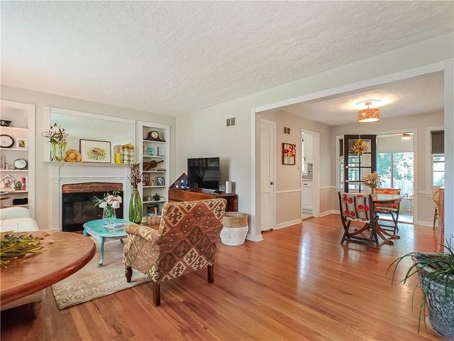 5026 W 72nd Terrace, Prairie Village, KS 66208