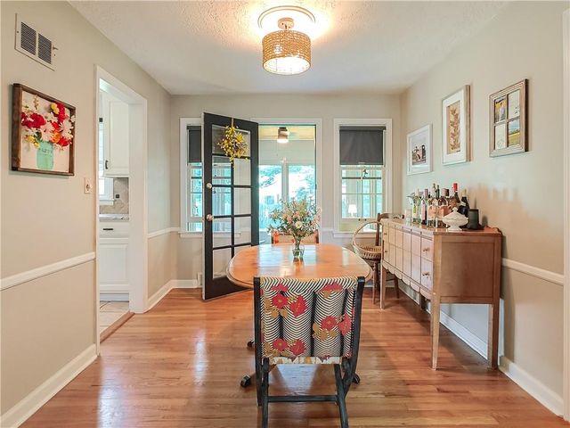 5026 W 72nd Terrace, Prairie Village, KS 66208
