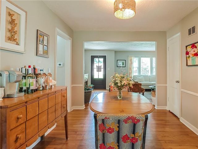 5026 W 72nd Terrace, Prairie Village, KS 66208