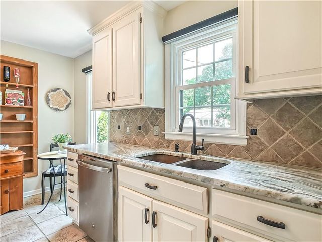 5026 W 72nd Terrace, Prairie Village, KS 66208