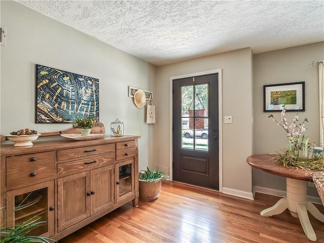 5026 W 72nd Terrace, Prairie Village, KS 66208