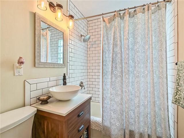 5026 W 72nd Terrace, Prairie Village, KS 66208
